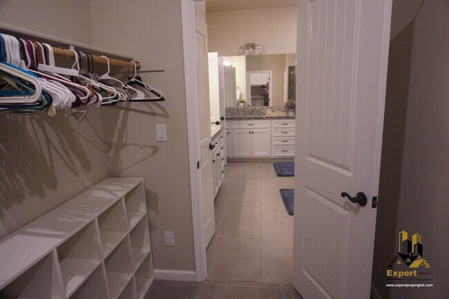 Building Photo - 6064 Cohasset Dr
