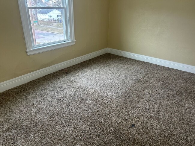 Building Photo - 3 Bedroom House