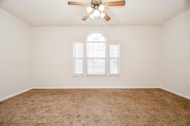 Building Photo - 4230 Benard Ct