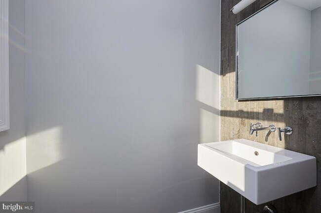 Building Photo - 964 Florida Ave NW