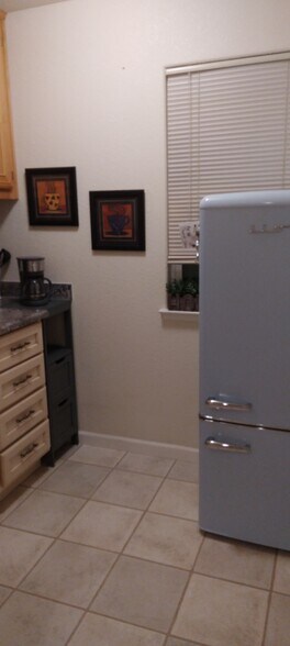 Adorable Retro Fridge/Freezer - 418 Riesling St
