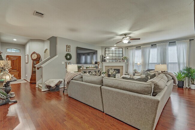 Building Photo - 204 Forest Peak Way