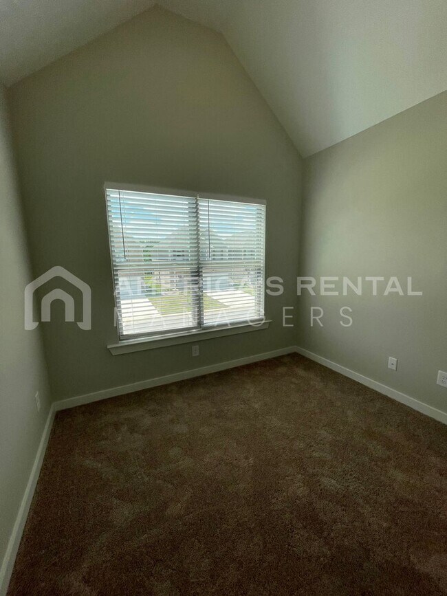 Building Photo - 321 Shiloh Creek Dr
