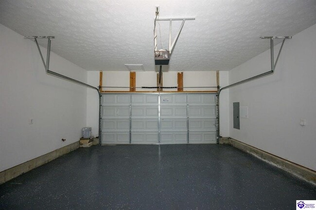 Building Photo - 611 Flushing Meadows Dr