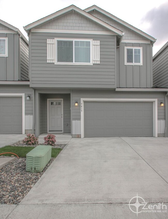 Building Photo - Conveniently Located 3 Bedroom Town Home i...