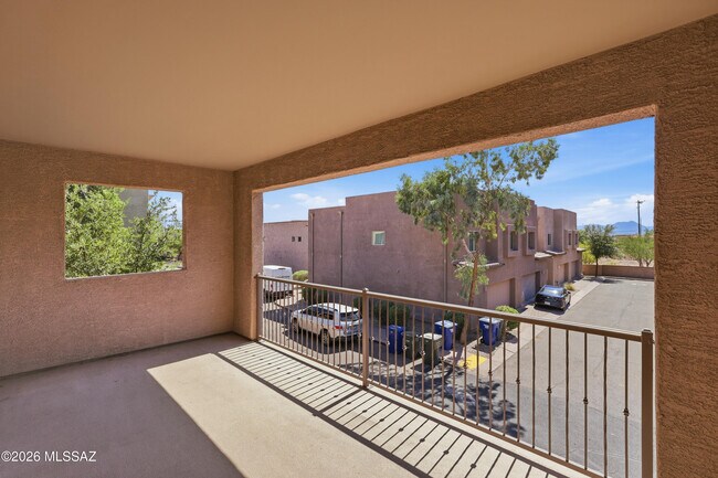 Building Photo - 4162 N Thurston Ln