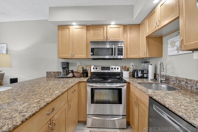 Building Photo - 451 Greensward Ln