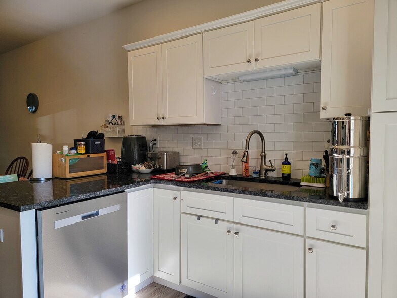 Building Photo - 642 Brentwood Dr