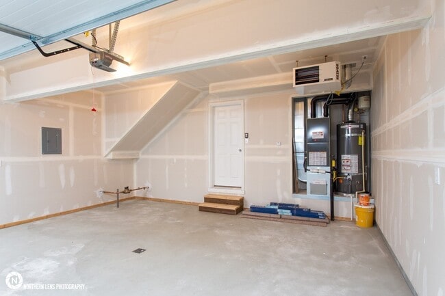 Building Photo - 3 Bedroom East Anchorage Townhouse!