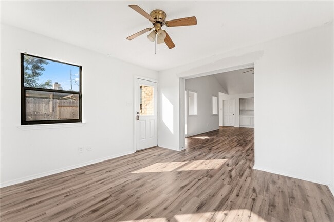 Building Photo - 9723 Cedar Bluff Dr