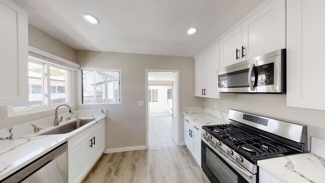 Building Photo - 5577 Mary Ln Dr