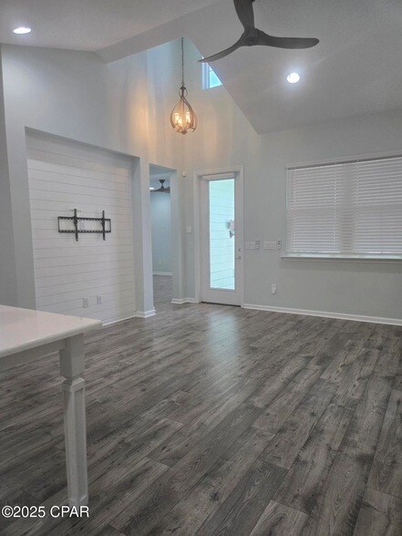 Building Photo - 8676 Coral Reef Wy