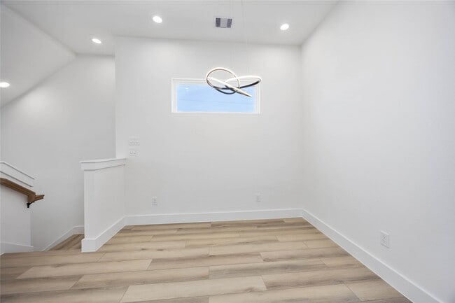 Building Photo - 6735 Peerless St