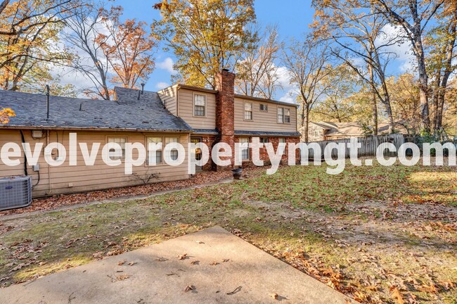 Building Photo - PRIME LOCATION WITH SPACIOUS LIVING!