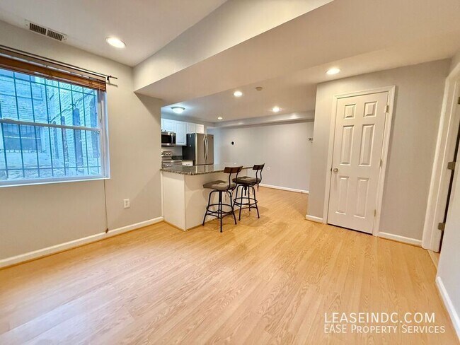 Building Photo - 1020 Fairmont St NW