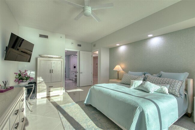 Building Photo - 1560 Gulf Blvd