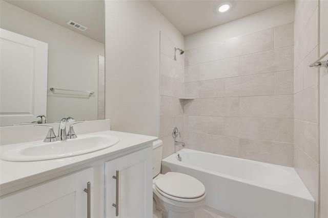 Building Photo - 2127 Mustang Wy