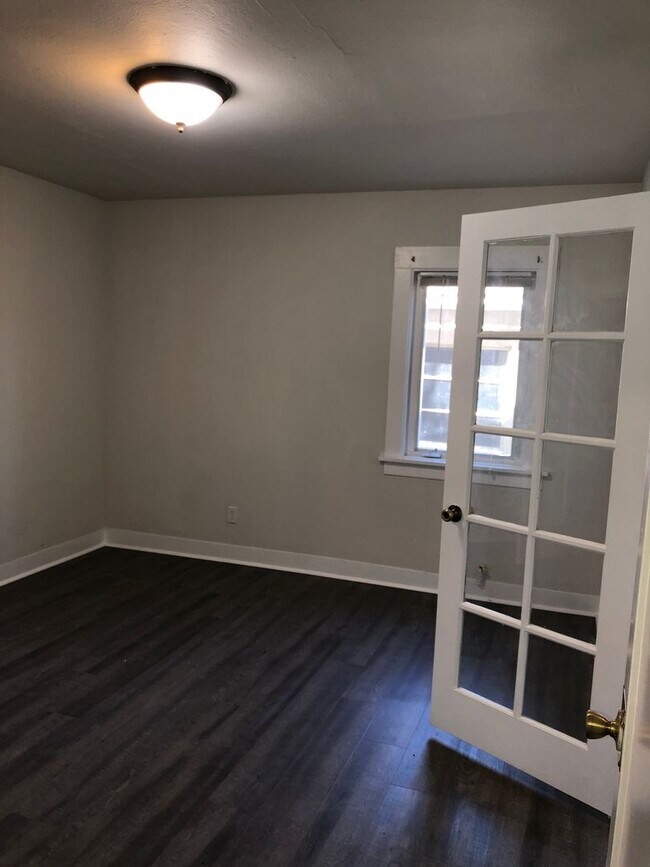 Building Photo - 1835 Estudillo St