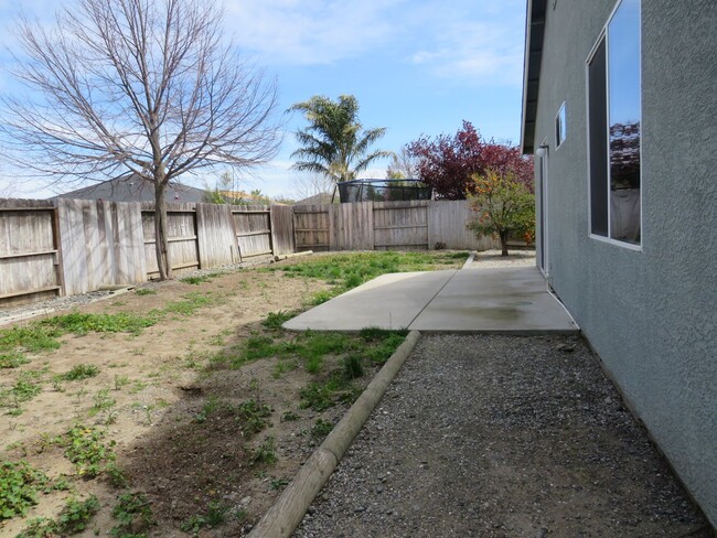 Building Photo - Beautiful 3 bedroom 2 bath coming soon in ...