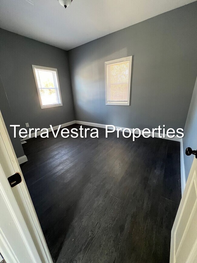 Building Photo - 3 Bed Single Family in Deepwater! Eligible...