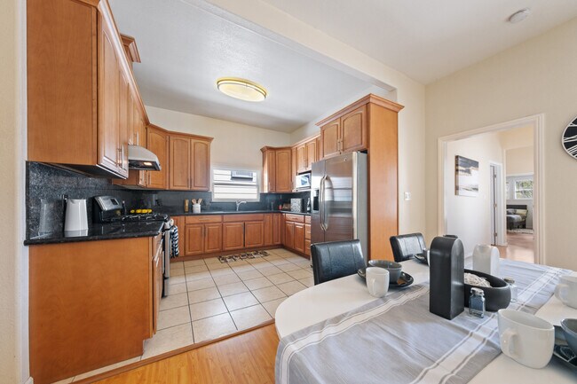 Building Photo - 1406 9th St