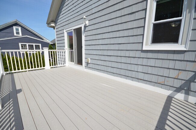 Building Photo - 61 Tainter St