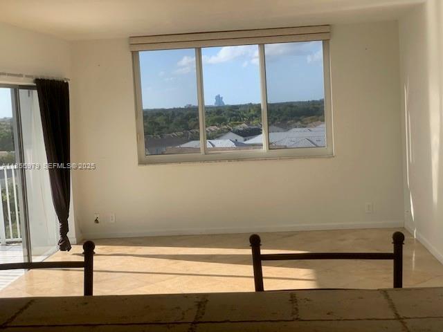 Building Photo - 4200 Hillcrest Dr