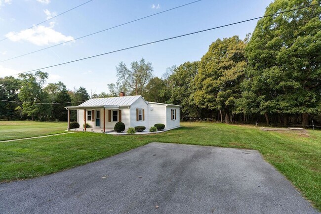 Building Photo - 826 Horsehead Rd