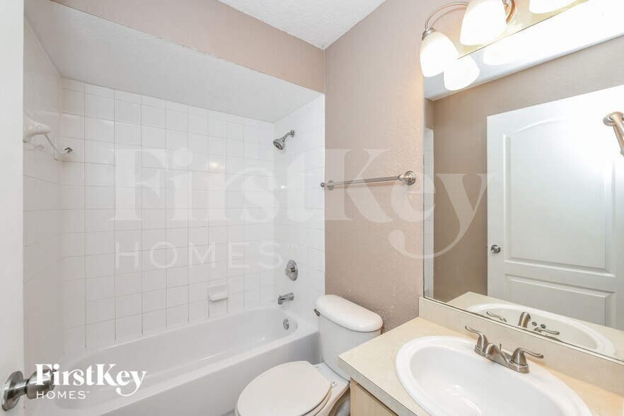 Building Photo - 325 Crabtree Ave