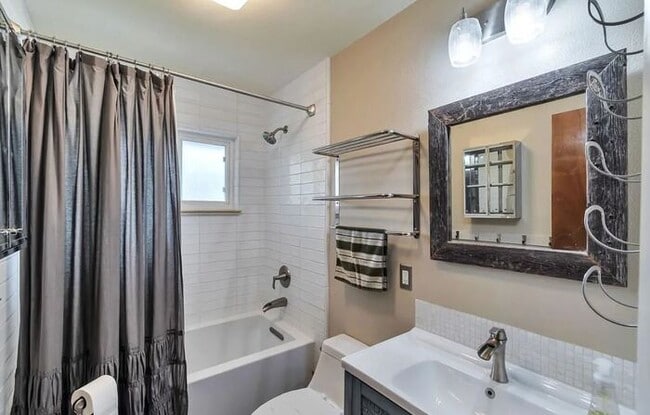 Building Photo - Charming 3 beds 1 bath in Littleton