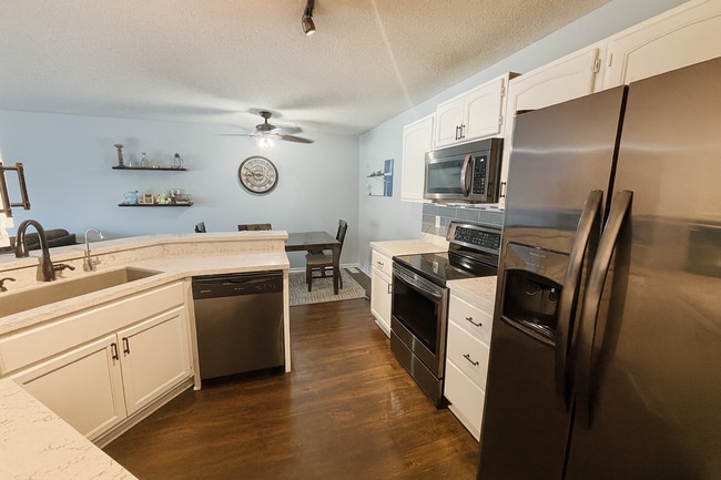 Building Photo - Rare and Beautifully Updated Townhome in a...