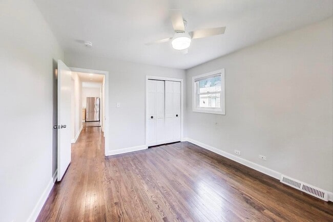 Building Photo - 950 N Haddow Ave