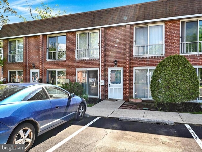 Building Photo - 212 Saratoga Ct