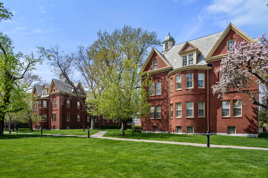 Primary Photo - Chestnut Green Apartments