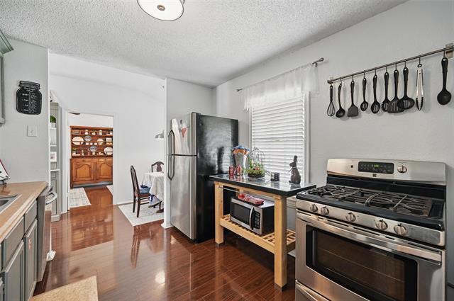 Building Photo - 5213 Lovell Ave