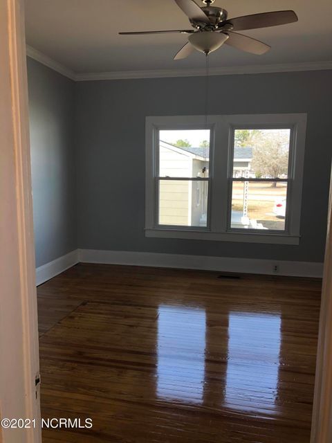 Building Photo - 605 SE 3rd St