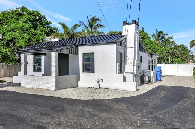 Building Photo - 3671 NE 11th Ave