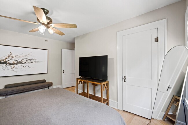 Building Photo - 303 S Glenwood Ave