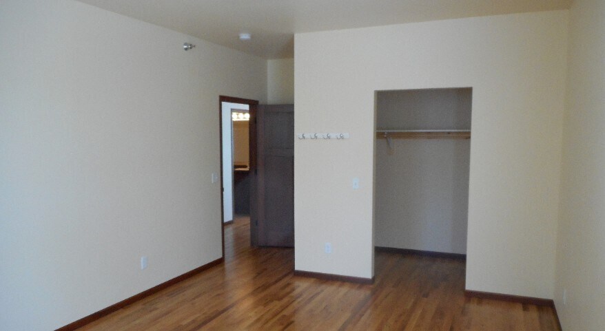Building Photo - 322 Chippewa St