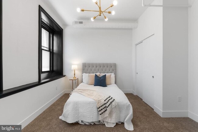 Building Photo - 240 Hermitage St