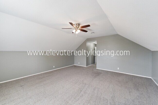 Building Photo - 1504 N Willow Ave