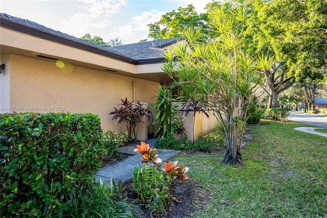 Building Photo - 9286 Chelsea Dr N