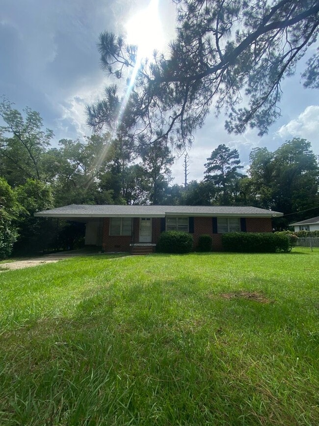 Building Photo - 3/1.5 Home Walking /Biking Distance to FSU