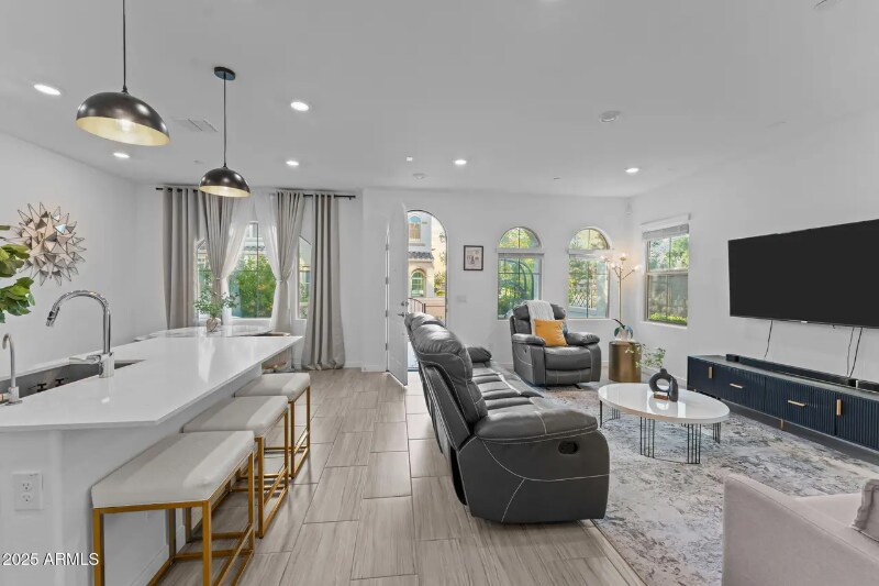 Building Photo - 4077 S Sabrina Dr