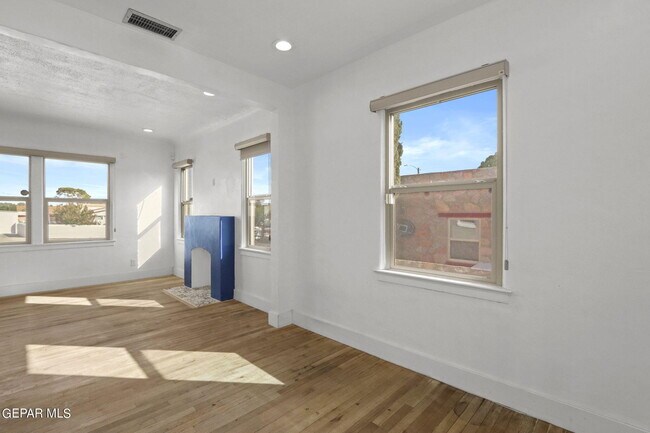 Building Photo - 2105 Happer St