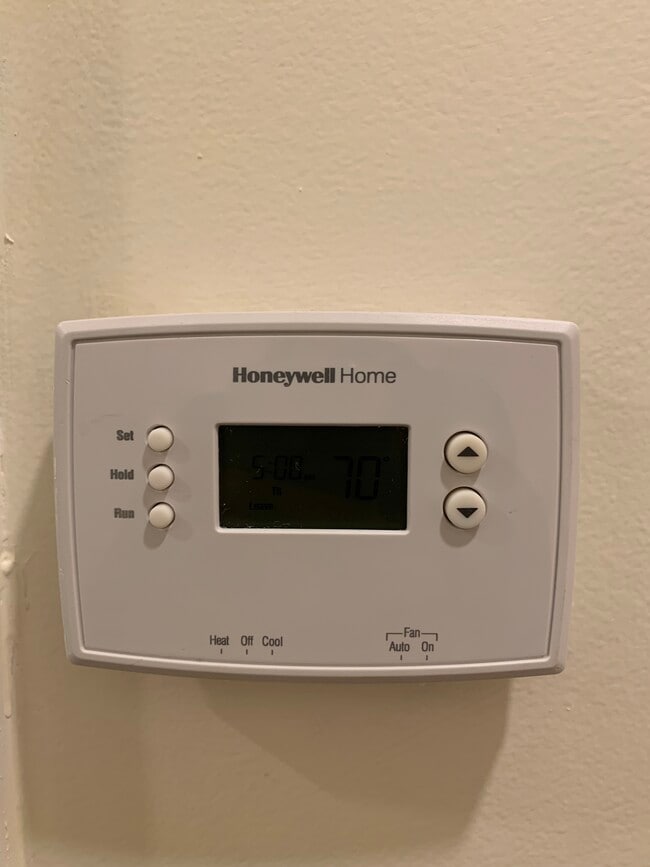 Thermostat - 19 Carmen St