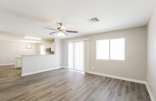 Building Photo - 3134 W Wayland Dr