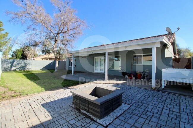 Building Photo - 808 N Sailors Way