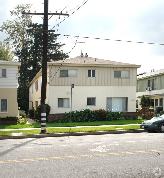 Building Photo - 12254 Magnolia Blvd