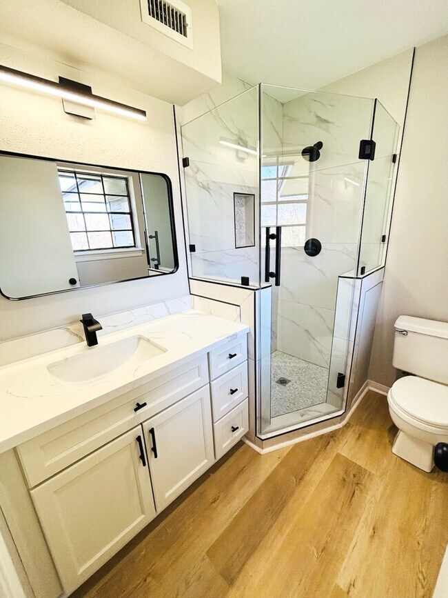 Building Photo - 1803 S Park St